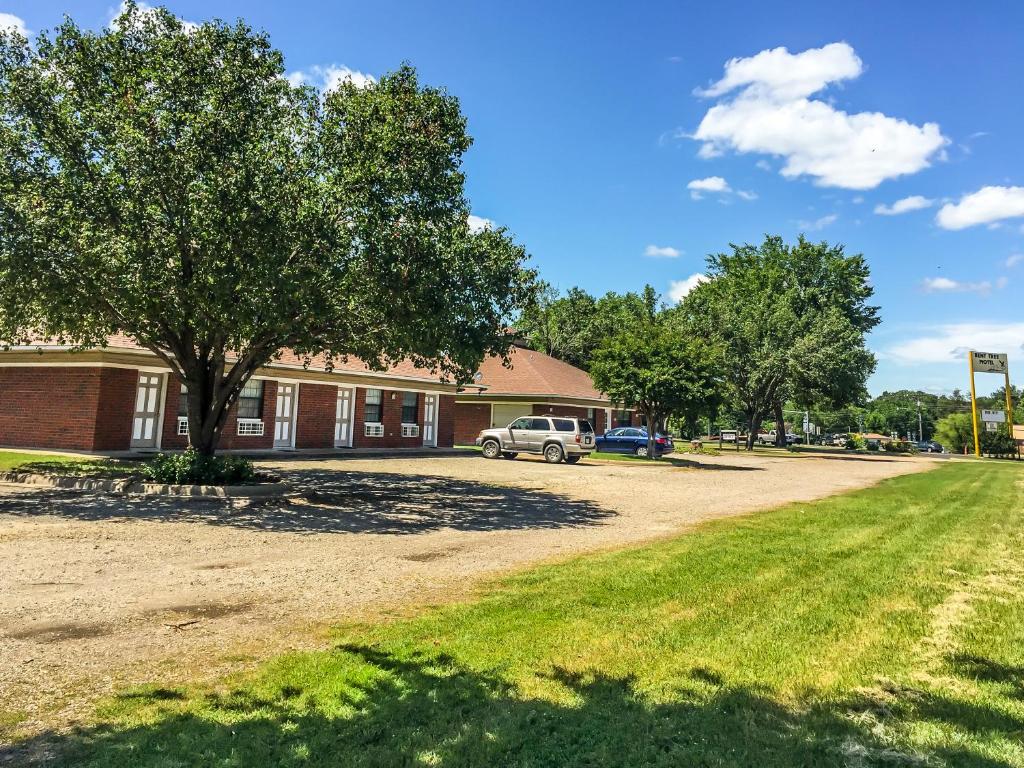 Bent Tree Motel photo