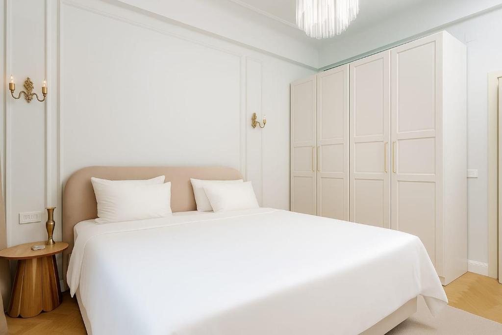 The Bucharest Chapter - 1BR Spacious apartment - Walk to Old city & Calea Victoriei, Bukurešť