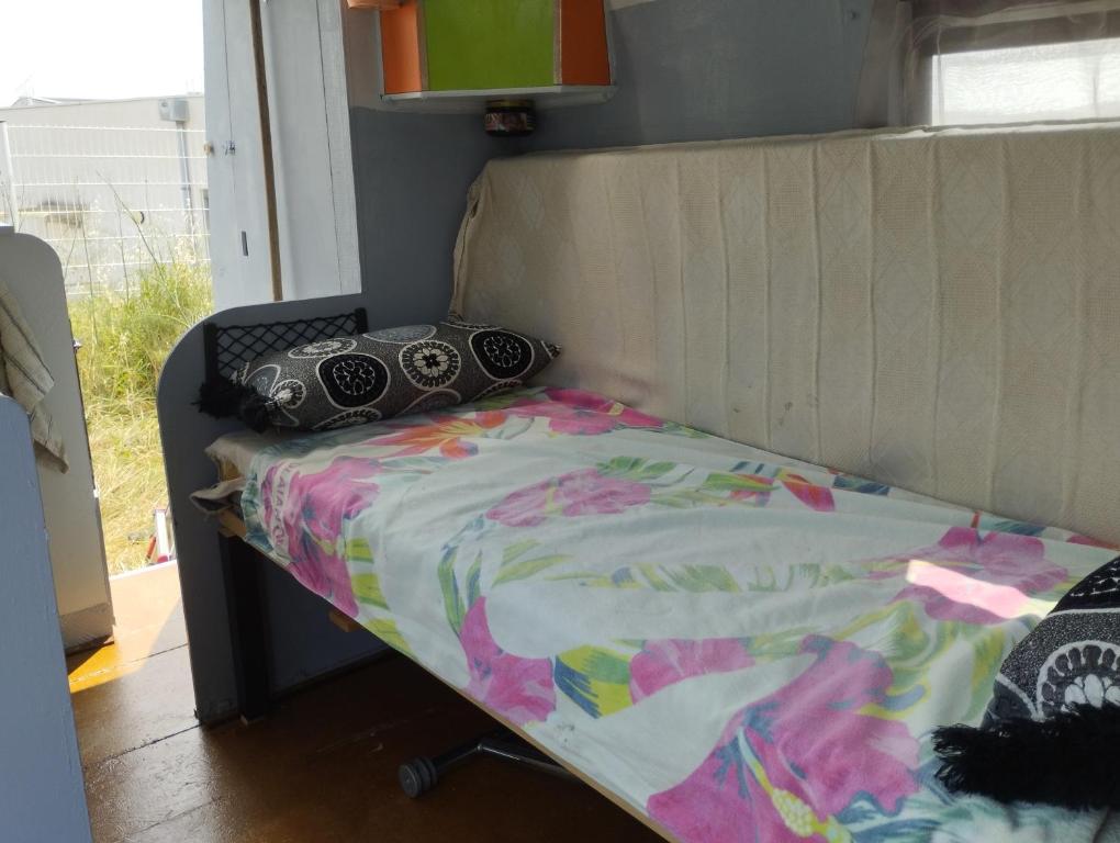 MONTPELLIER van aménagé SANS WC SANITAIRE ET CUISINE, JUSTE POUR DÉPANNER quelques nuits, PRÉVOIR UNE BATTERIE EXTERNE POUR LES TÉLÉPHONES MERCI DE BIEN LIRE LE DESCRIPTIF - 4