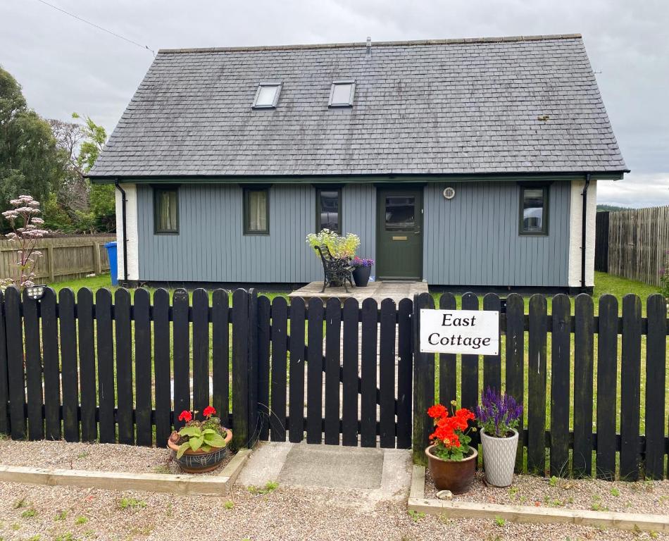 East Cottage, Brodie, Dyke
