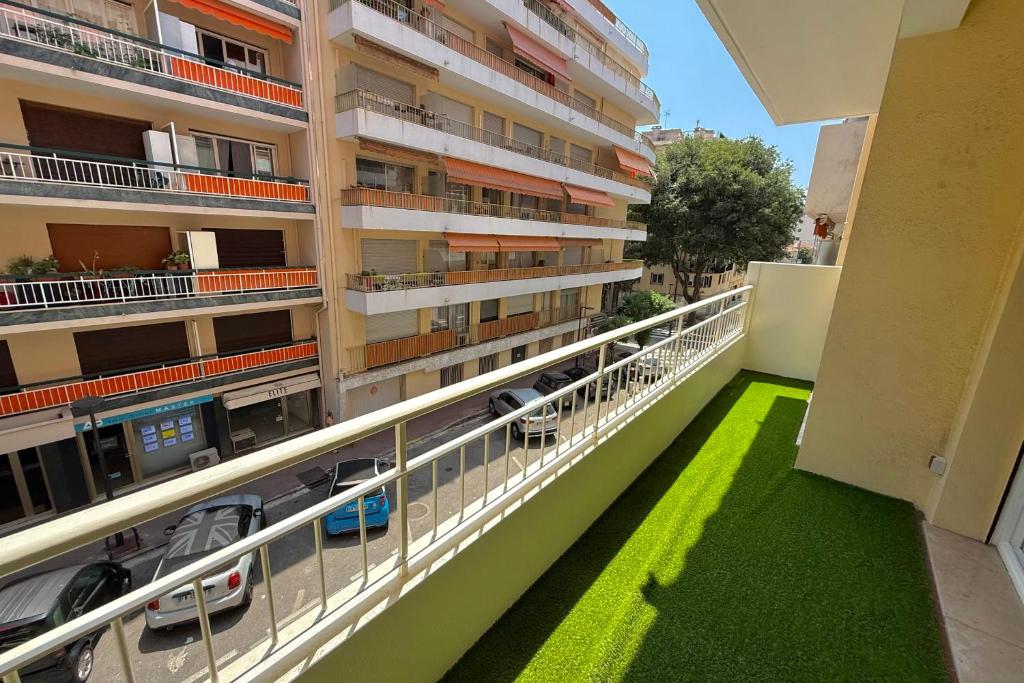 Antibes hyper center - 4 people - close to shops and beaches - 3