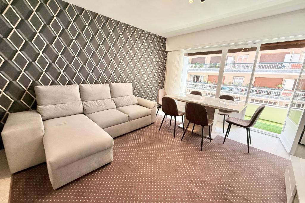 Antibes hyper center - 4 people - close to shops and beaches - 1