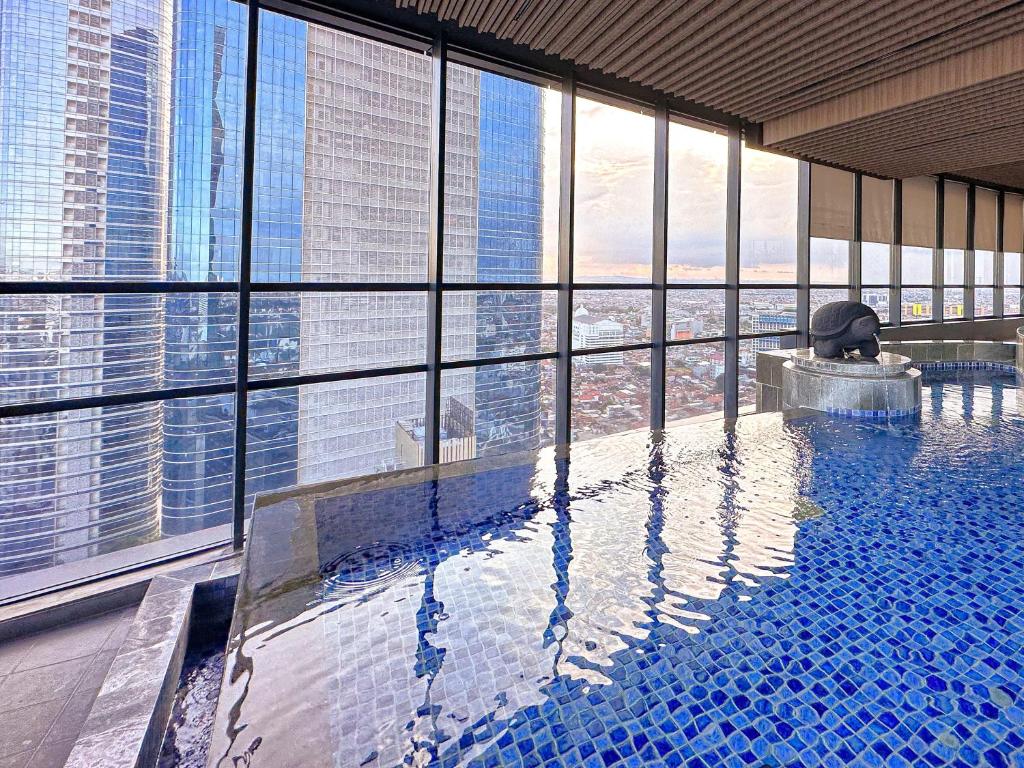 Vista at The Peak 2BR Apartment in Tunjungan Plaza 5 Surabaya by Le Ciel Hospitality, Surabaja