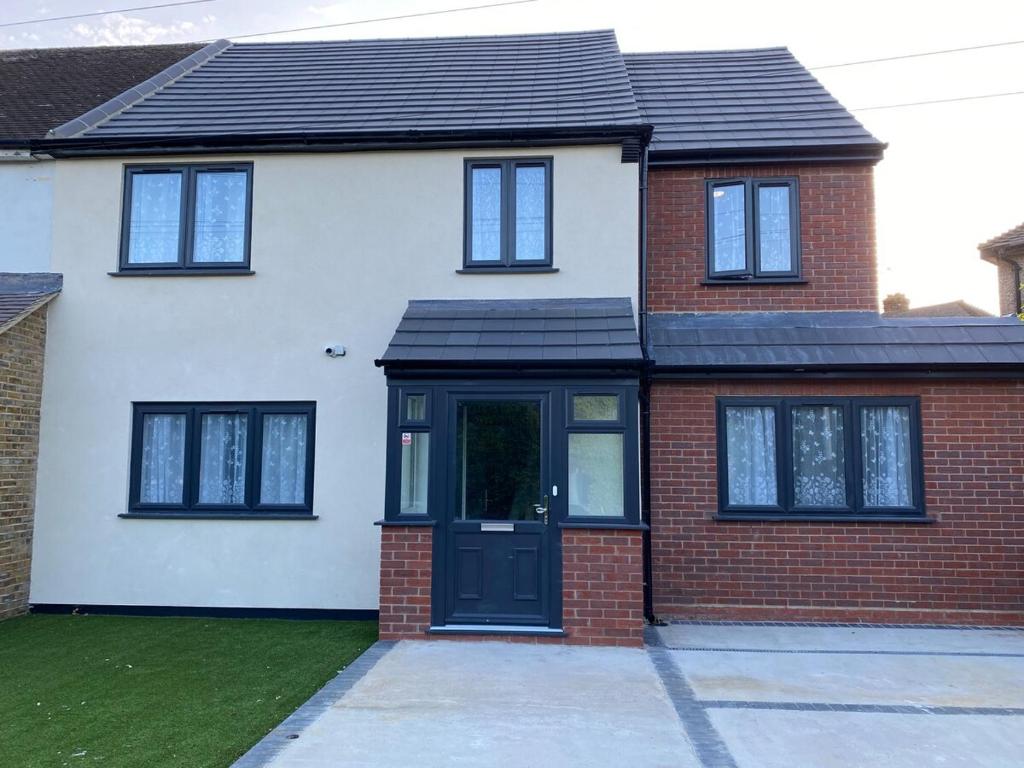 Step Entire Home, Rainham