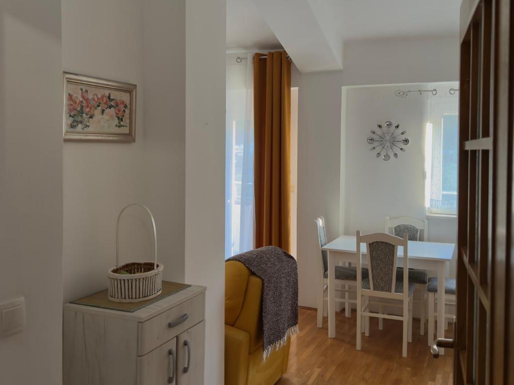 Apartment in Igalo - 4