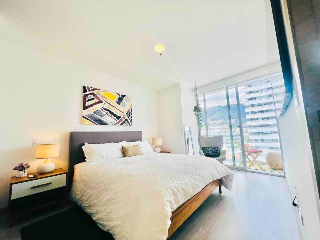 Beautiful apt-balcony in La Carolina 70 QLED TV - 2
