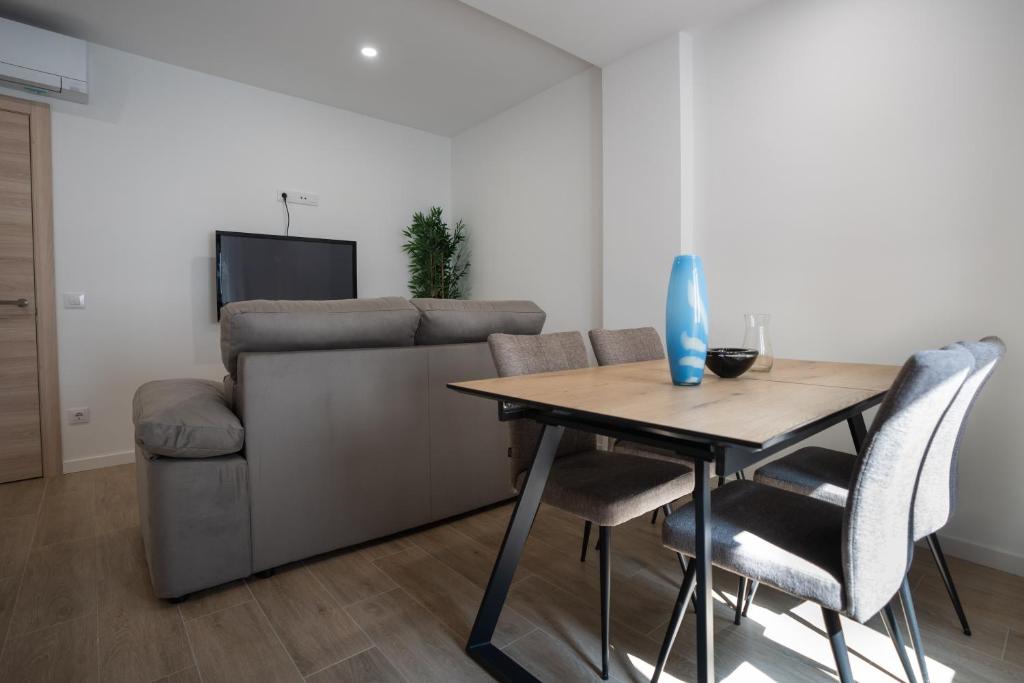 LETS HOLIDAYS Centric & Near the Sea Victoria apartment 3 - 2