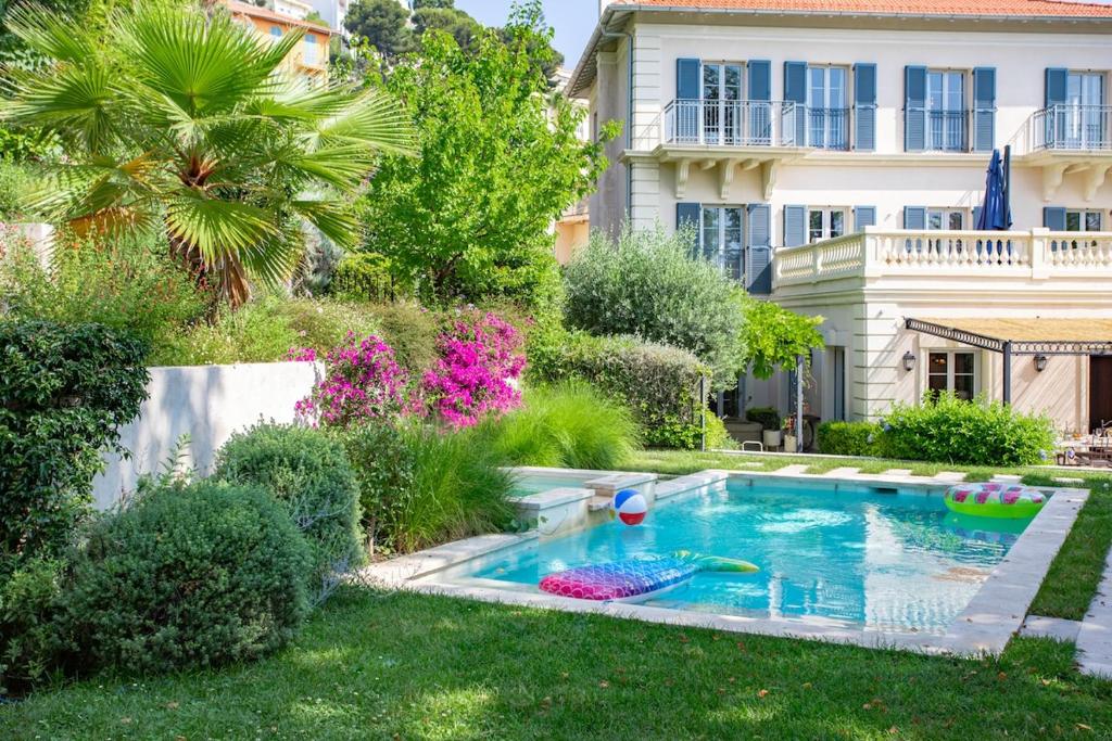 S2 House for 12p swimming pool AC BBQ 10mins from Sea, Niza