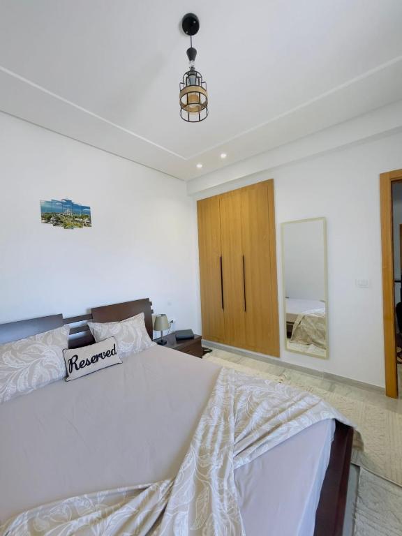 Appart Sarah, Ariana