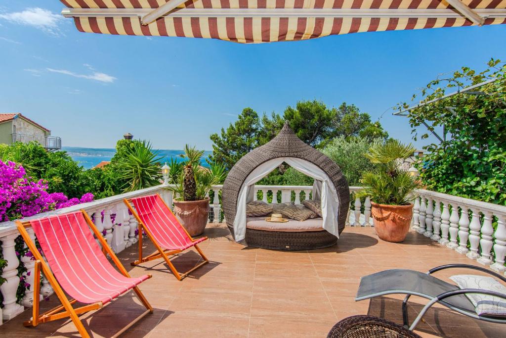 Rustical Vila VERDE with traditional Tavern & Pool, Jasenice