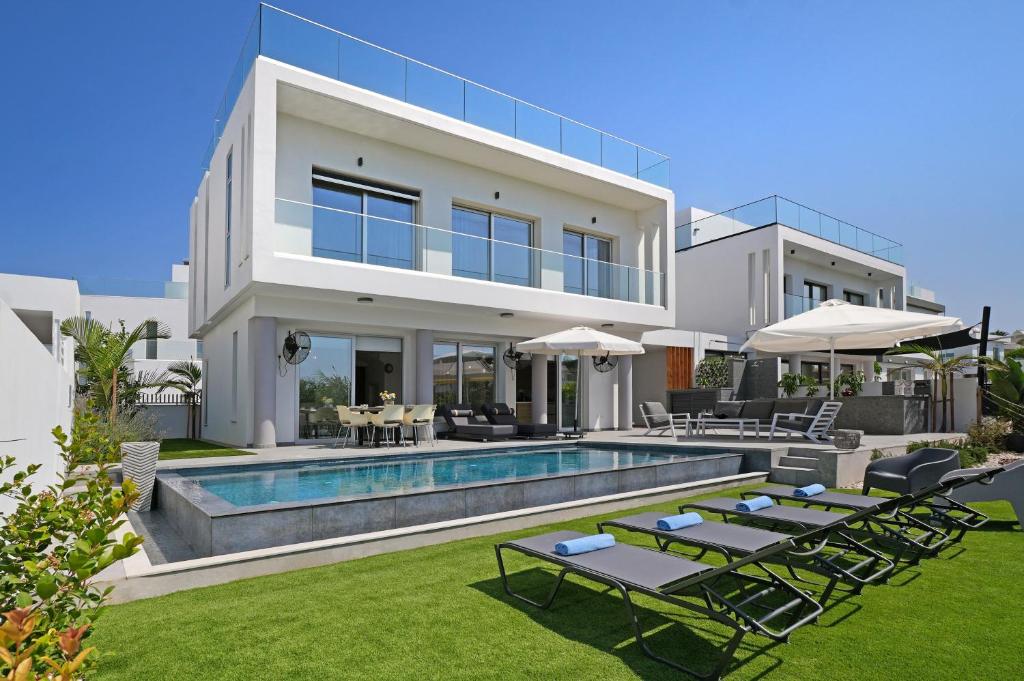 MAREN - 250m from Golden Sandy Beach, Paralimni