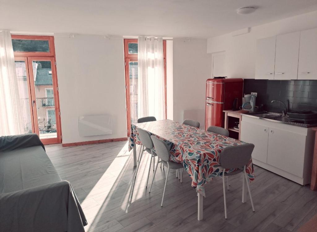 Spacieux T4 centre village - 5