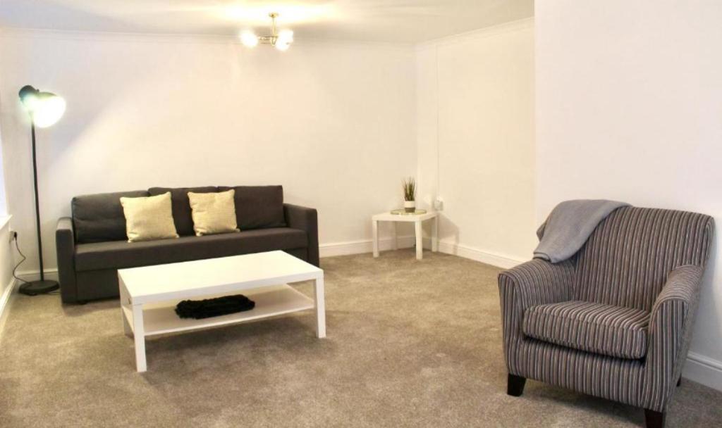 Brigantine House - Spacious 3-Bedroom Ensuites, Private Parking Included, Lower Clapton