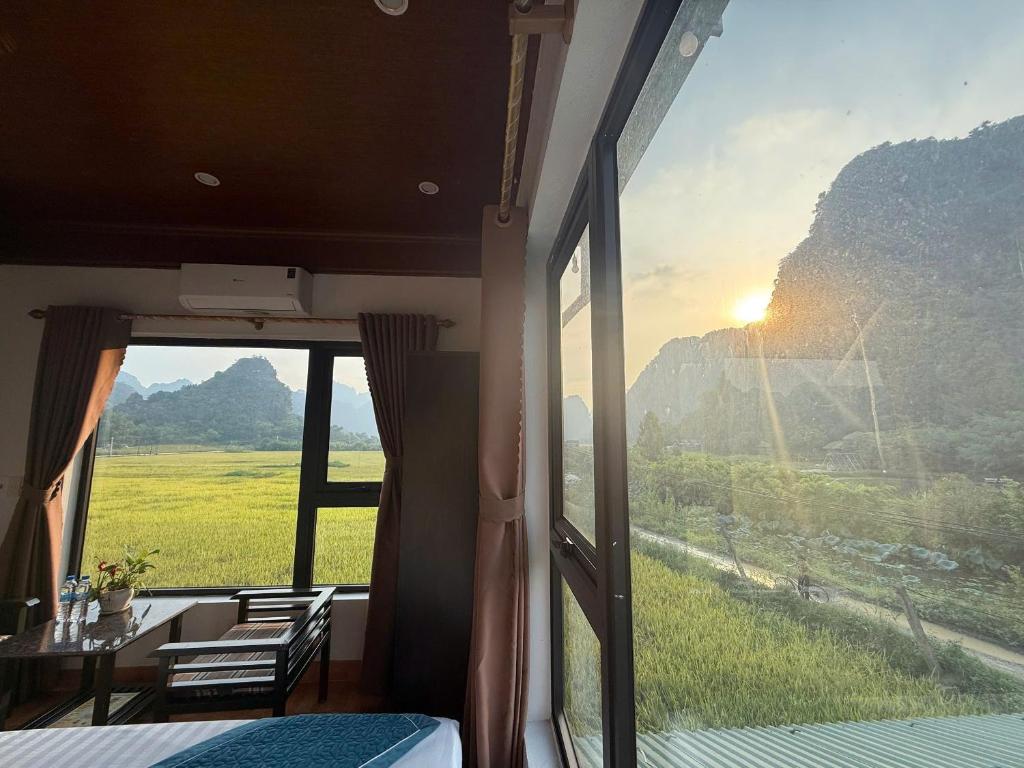 Trang an rice field homestay
