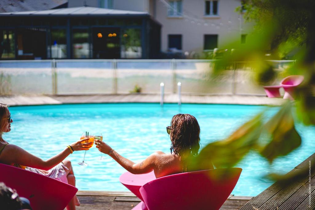 The Originals City, Hôtel La Saulaie, Saumur Ouest スイミングプール