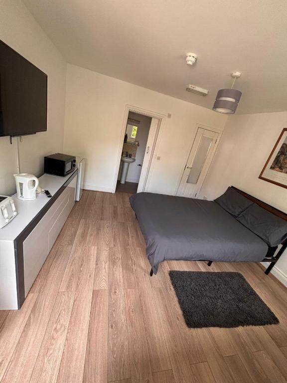 Griffin Chalets, Southampton