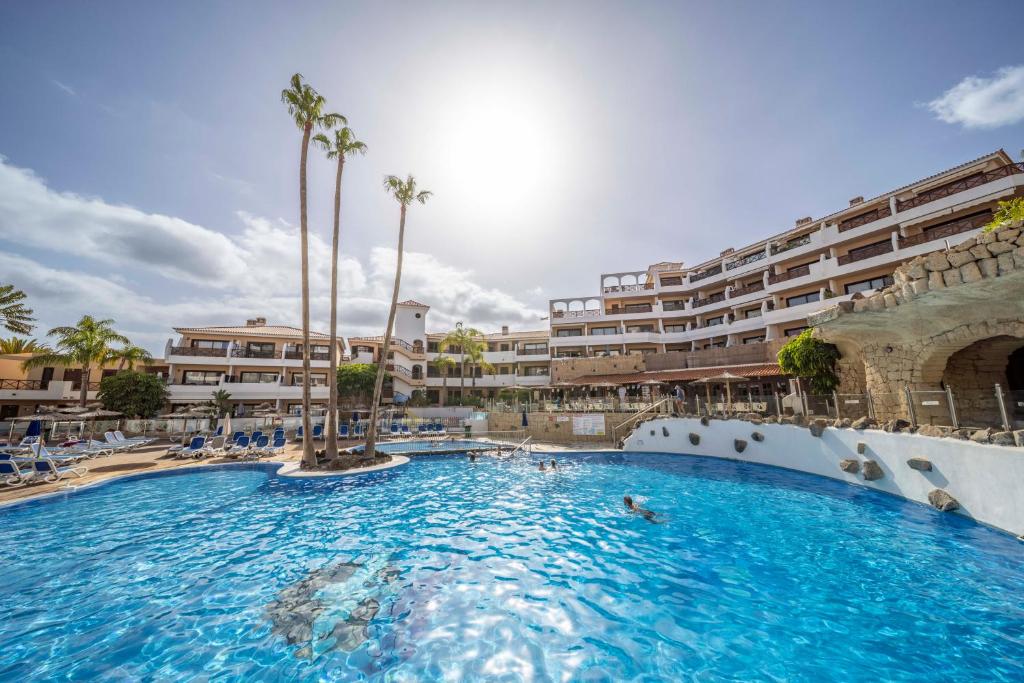 Tropical garden, sunshine, heated pool - 1