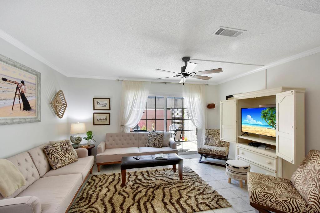 Kingstowne 425 #B, Golf Retreat