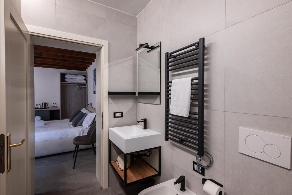 GuestHost - Santo 86 Luxury Rooms - 4