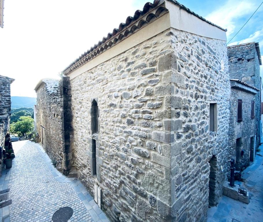 Le Bastion, 15 guests, 5 suites, 5 baths, AC, Pouzols-Minervois