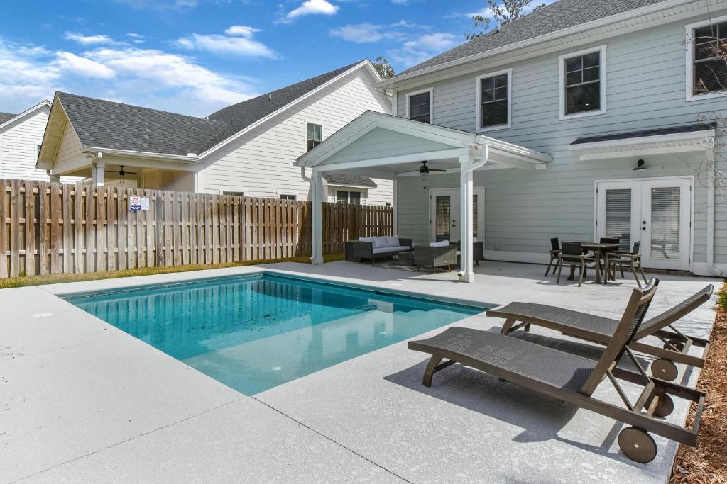 21 Orchard Road, Island Retreat