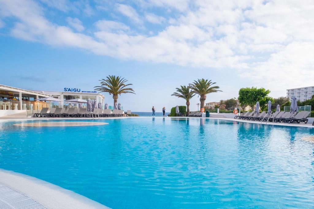 FERGUS Style Carema Beach — Swimming pool in Cala'n Bosch, Balearic Islands