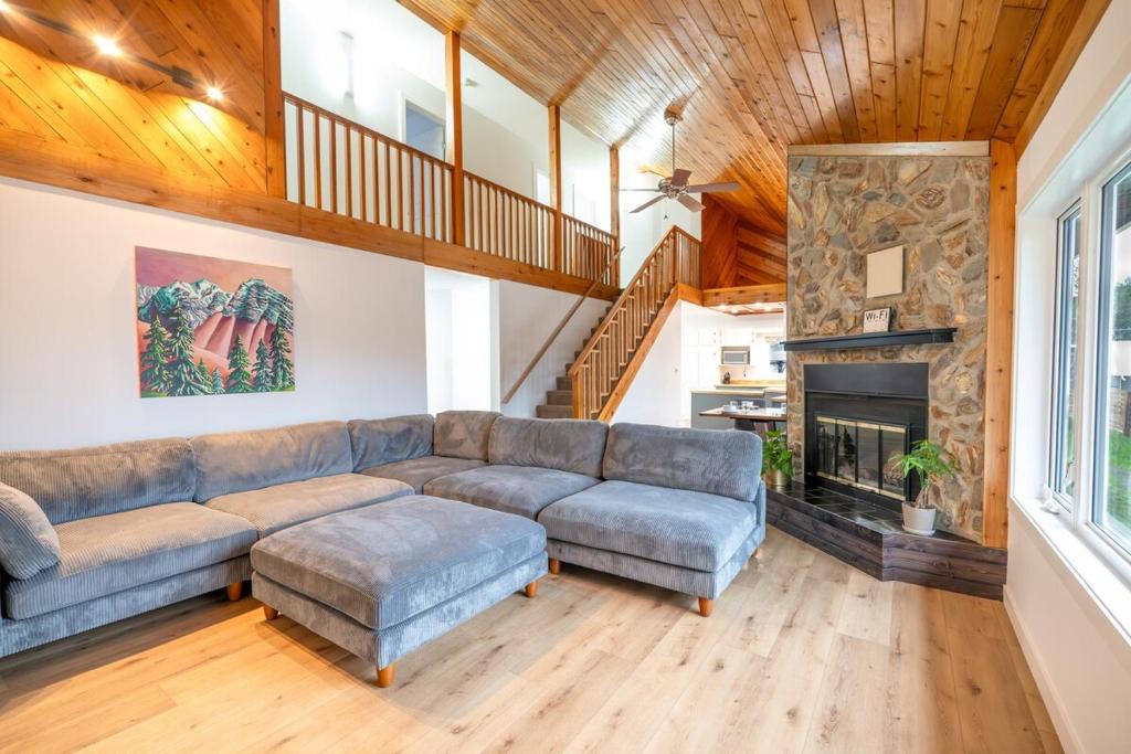 The Pines on 15th Ave - Hot Tub, BBQ, Invermere