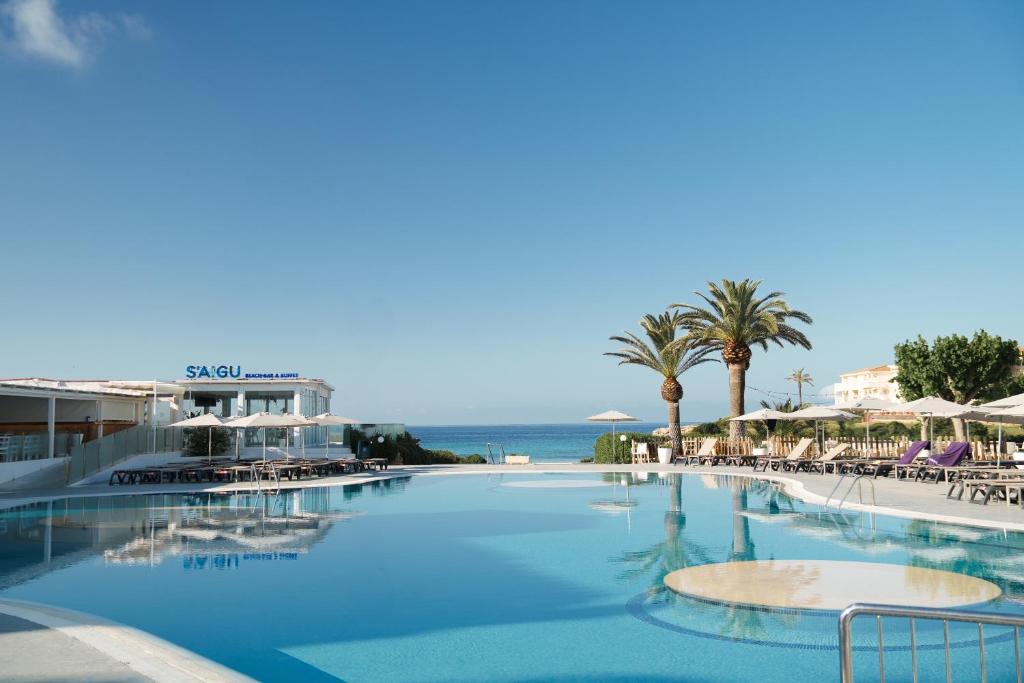 FERGUS Style Carema Beach — Swimming pool in Cala'n Bosch, Balearic Islands