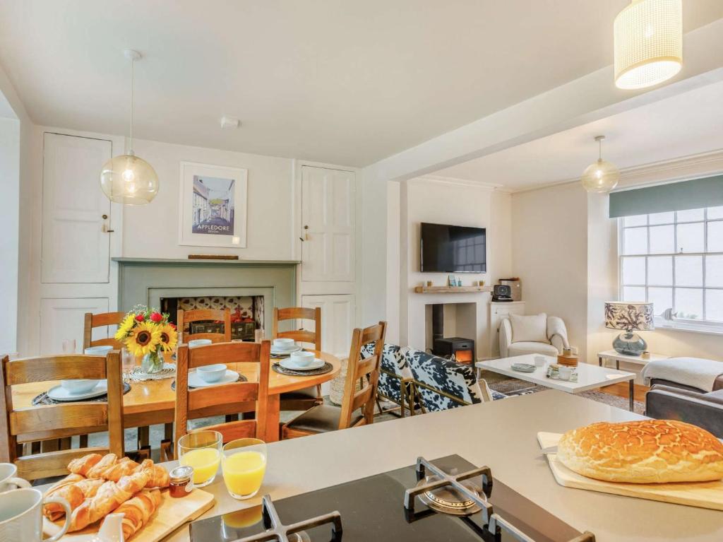 4 Bed in Appledore 88876, Appledore