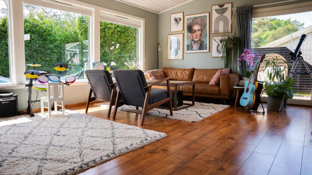 Sunny, Family-Friendly Near Zoo & Local Beaches, Kristiansand