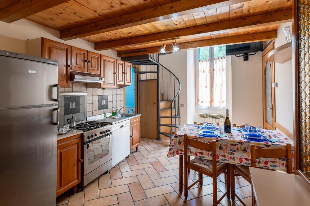GuestHost - Cozy Loft Studio Flat in Sanremo, Sanremo