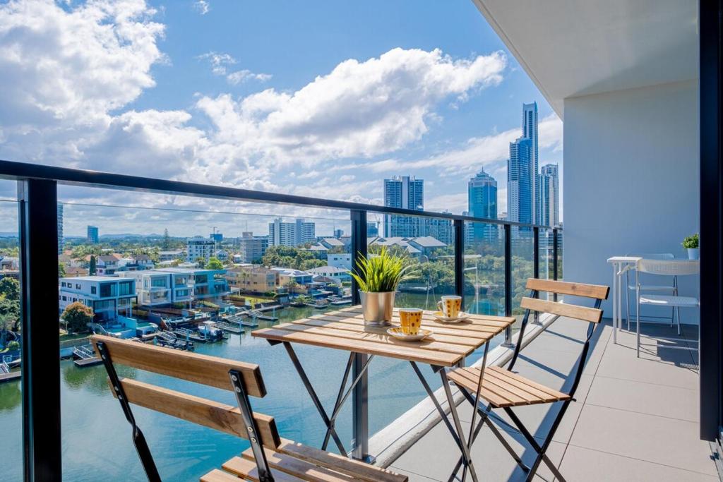 Water View Oasis 2BR and Pool, Gold Coast