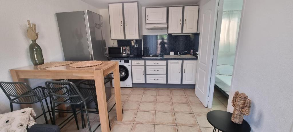 BORD DE MER, 5 min à pied de la plage, WIFI, TRES JOLI APPARTEMENT MAISONNETTE 4 COUCHAGES, - 3