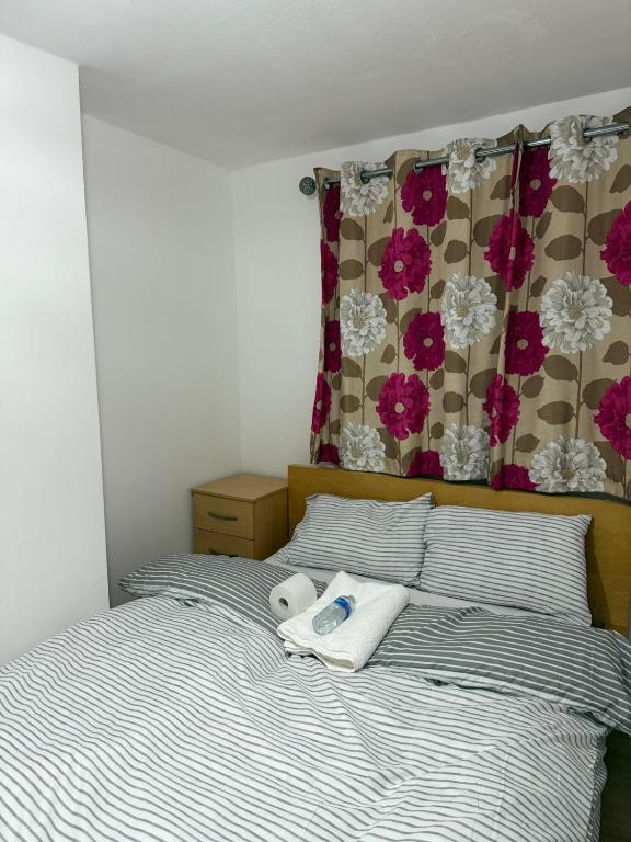 Modern double bed - Central Dartford, Dartford