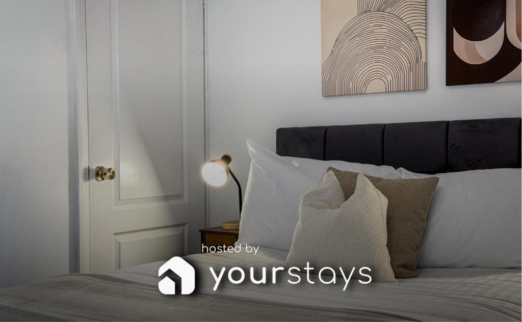 Bakewell Terrace by YourStays, Stoke-on-Trent