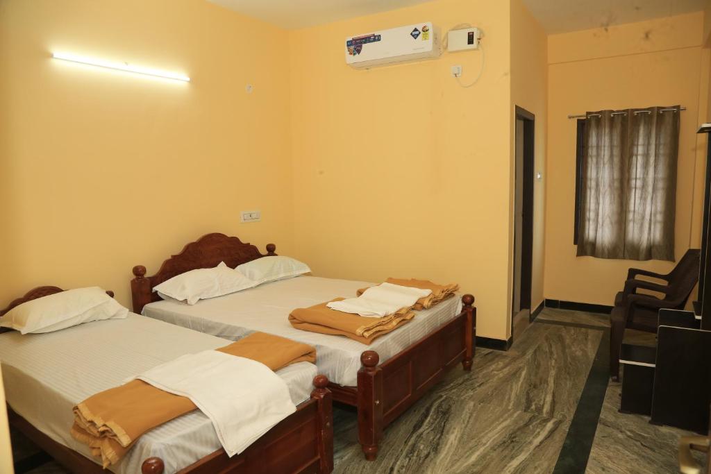 Lakshmi Mahal Rooms, Tirukkadaiyūr