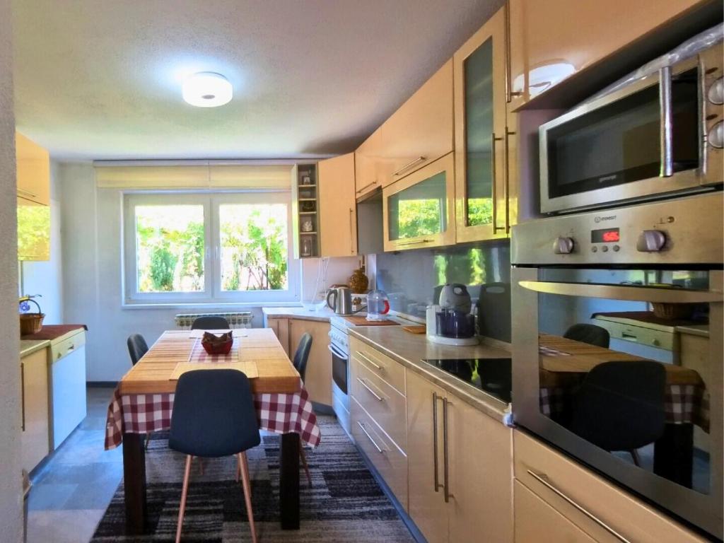 Apartment Sun Sarajevo - FREE garage, air conditioner in all rooms, garden - 2