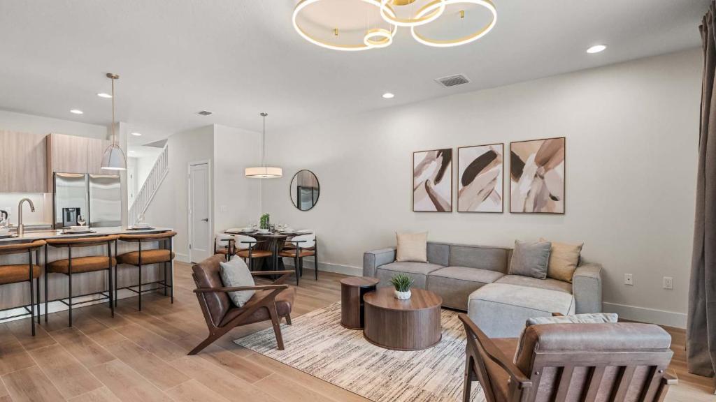 Upstay Pristine 3BR Home with Private Pool & BBQ, Orlando