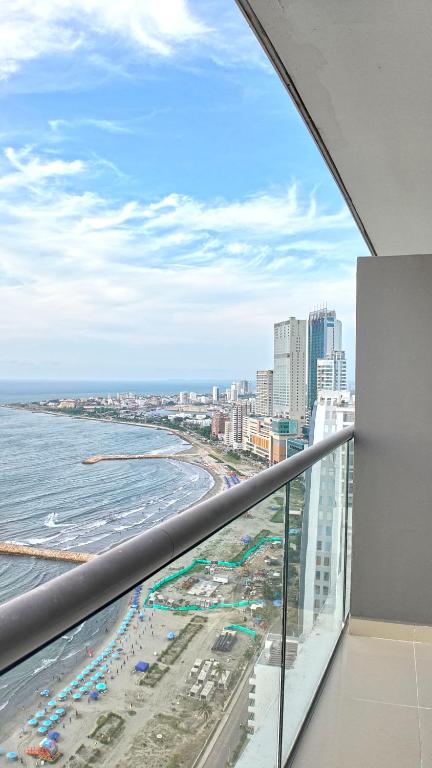 Sunsets and views of the Walled City, 33th floor - 2