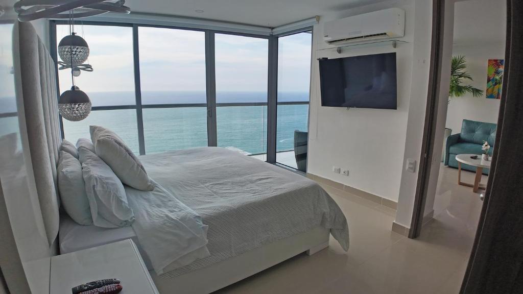 Sunsets and views of the Walled City, 33th floor, Cartagena