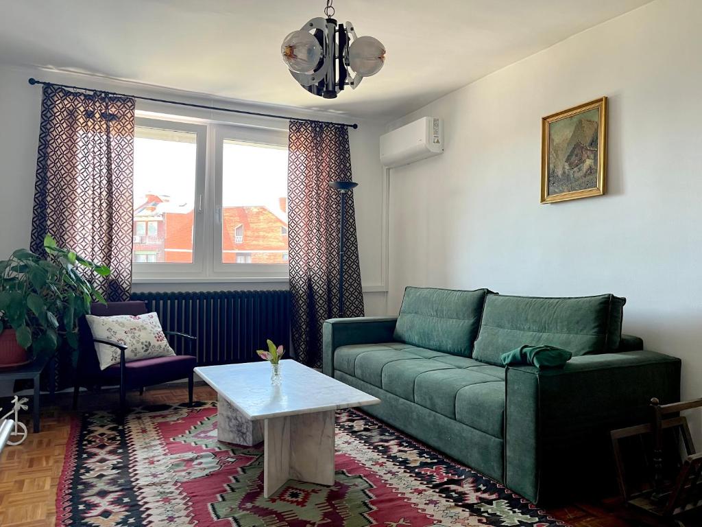 Spacious 3BR Apartment, Cozy & Authentic Sarajevo - 2