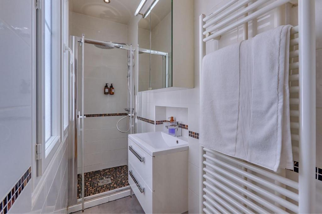 Chic Paris Flat 10 Mins from Arc de Triomphe - 5