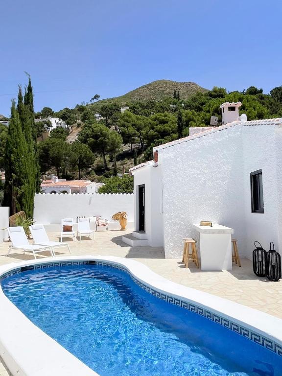 NEW villa - luxury, views, hot tub, pool, 8 plus sofabed - 3