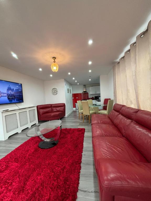 Nicely Furnished 2 Bedroom Property, High Wycombe photo 3