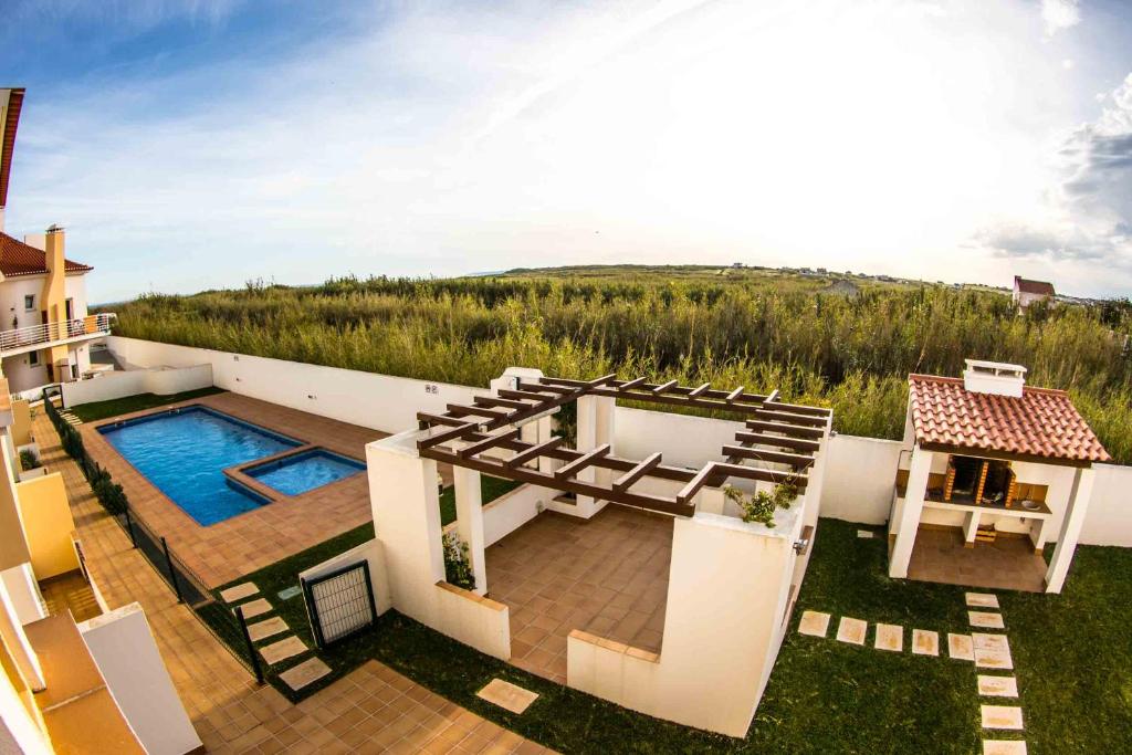Apartments Baleal: Close to the Sea + Pool — Hotel in Baleal