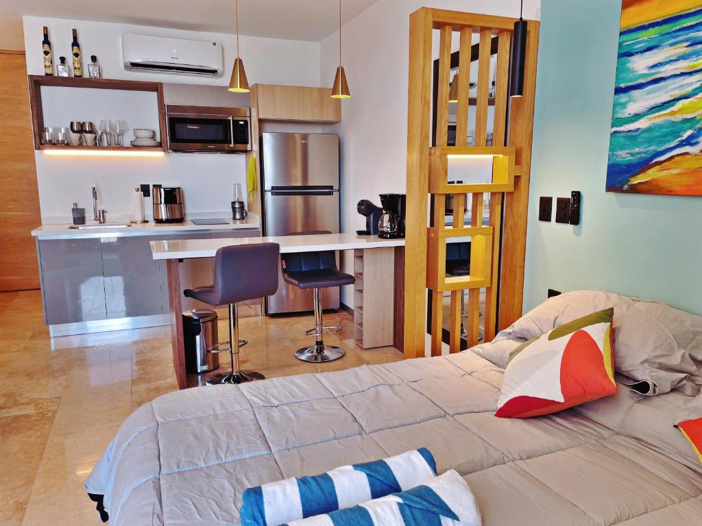New Studio with King Bed and Balcony in 4thFloor - 4