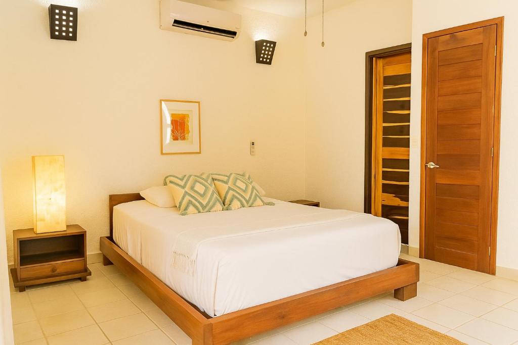 Amazing Complex Near 5th Avenue by Andiani Travel - 5