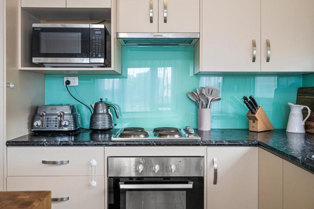 Silver Myrtle Shack - Aldinga Beach - C21 SouthCoast Holidays, Aldinga Beach