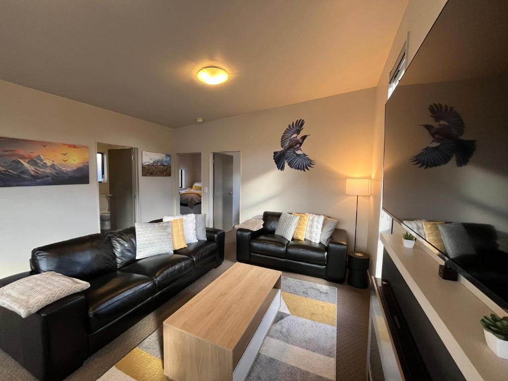 Spa, mountain views & a gas fireplace, Ohakune