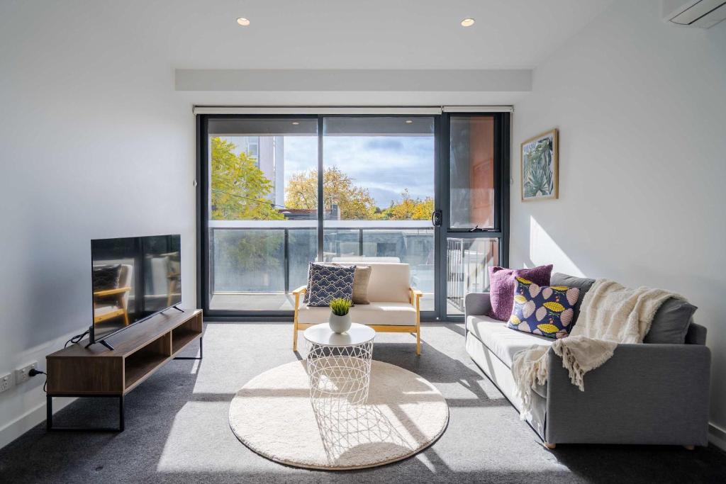 Cozy 1BR Apt Walk to Swinburne & Glenferrie Rd, Melbourne